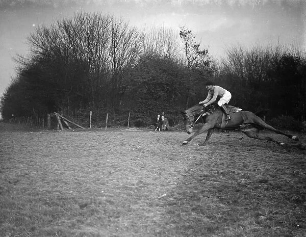 R A point to point, Green Street Green, a fall. 1938