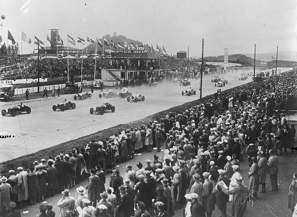 Race for the German Grand Prix. Thirtyone cars started in the great race for the