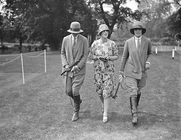 Ranelagh mounted sports. Lady Blanche Douglas ( centre ). 1926
