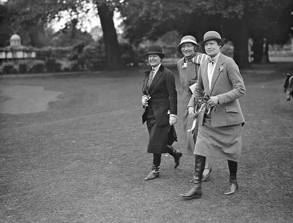 Ranelagh Pony show and sports day Mrs Jacques, Mrs Kemp Welch and Lady Hunloke 1932