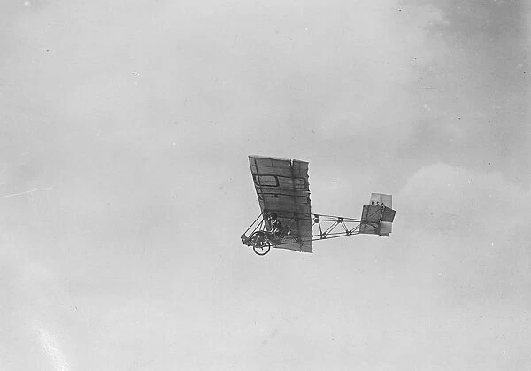 Remarkable Motorless Aviation Meeting Allens machine in flight 12 August 1922