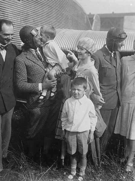 Risticz with his wife and children before the plane. 1928