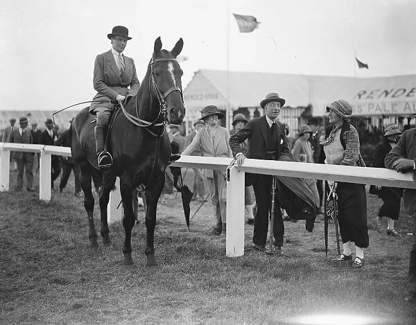 The Royal Agriculture Show at Leicester. Miss Augusta Hamilton ( mounted ) chatting