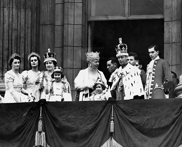 The Royal Family on the balcony of Buckingham Palace after the crowning of King George VI