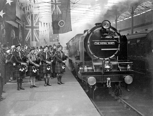 Royal Scot steaming into Euston, serenaded by the pipes, for her public exhibition