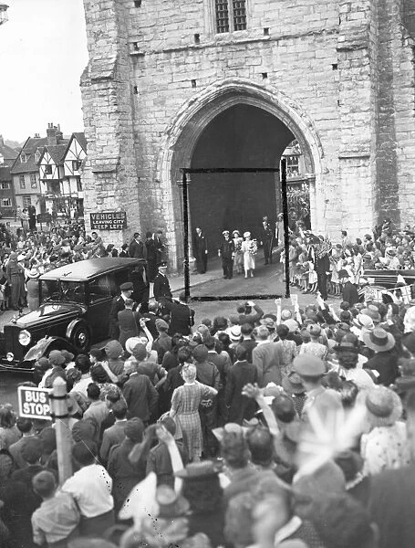 Royal visit to Canterbury. Their majesties the King and Queen, accompanied by Princess Elizabeth