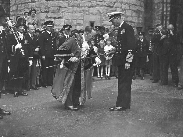 Royal visit to Canterbury. Their majesties the King and Queen, accompanied by Princess Elizabeth