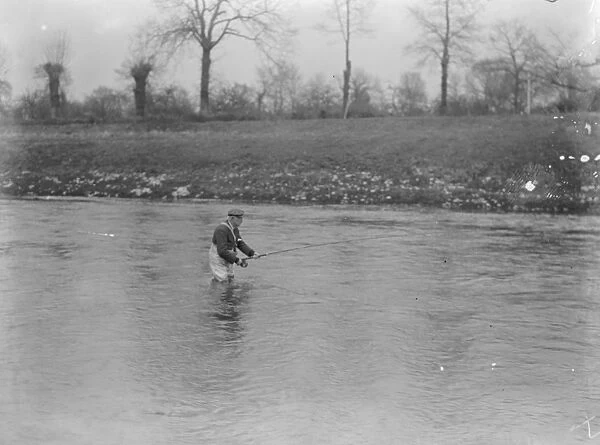 Salmon Fishing on the Wye at Hampton Bishop. Casting up stream 30 September 1922