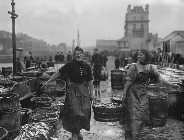 Scotch lassies engaged in curing kippers at Douglas , on the Isle of Man September