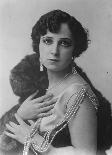 Senorita Paquita Garzon, the Madrid Society entertainer. 6 October 1927
