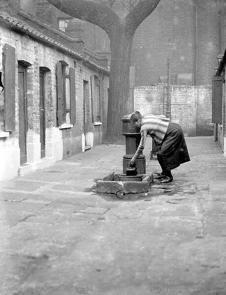 Shadwell water pump, London. 1933