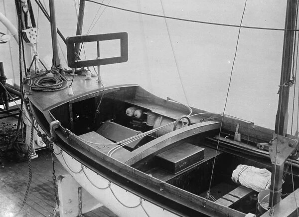 A ships lifeboat fitted with Marconi apparatus. The rectangular frame on top of