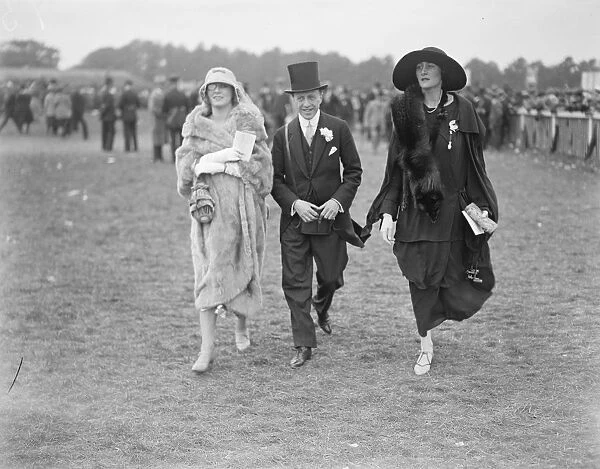 Society at Epsom on Oaks Day. Sir Percy Simons with Miss Heather Thatcher and Miss