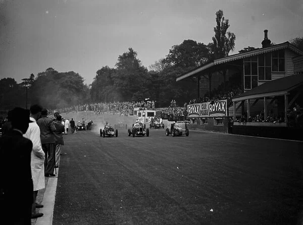 Start of the Road Racing Clubs Imperial Trophy race at the Crystal Palace circuit