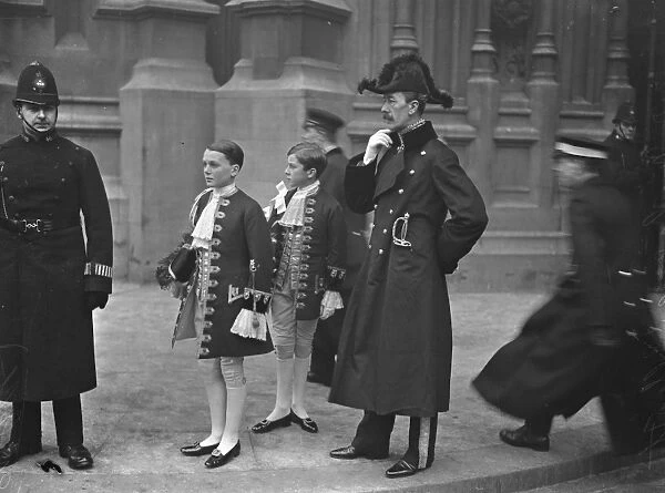 State Opening of Parliament By the King The Kings pages, the Earl of Erne ( left )