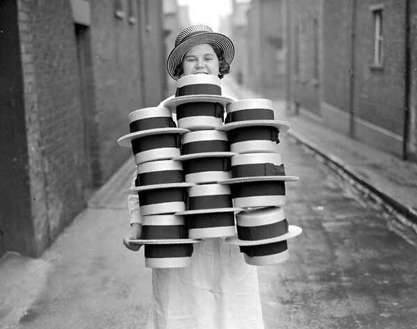 Straw and felt hat making at Messrs Olemeys, 43 York Street, Luton. 24 April 1934