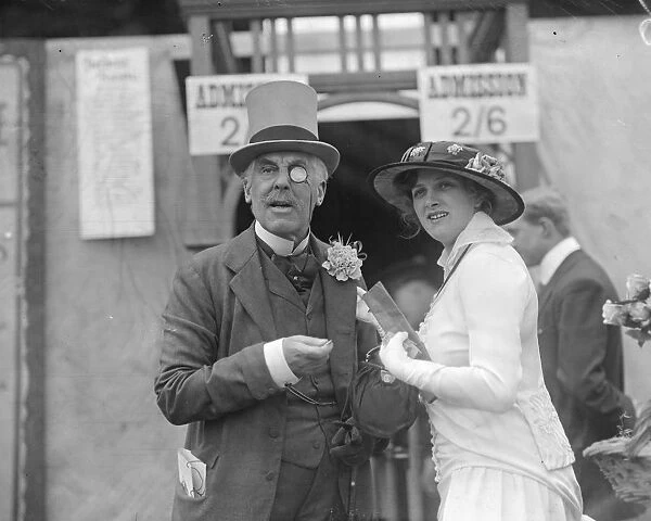 Theatrical garden party at the botanic gardens. Sir Squire Bancroft and Miss Gladys