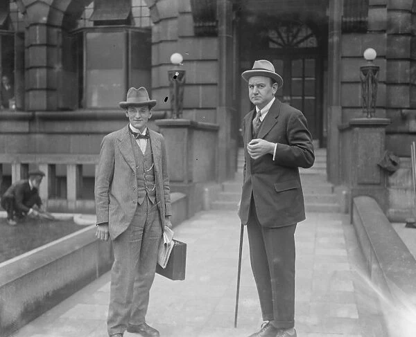 Threatened coal strike. Unity House Meeting Mr Bert Williams ( right ) 1920
