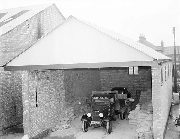 The Trevillion garages inn Erith, Kent. 1936
