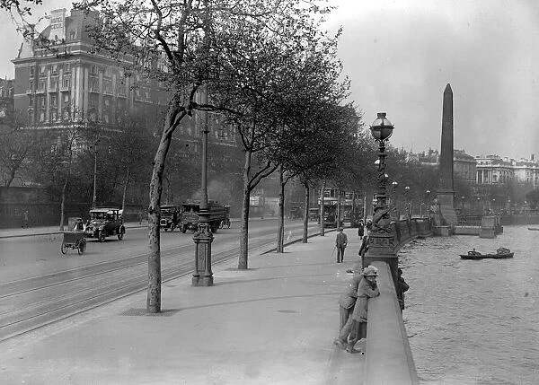 The Victorian Embankment. Cleapatras Needle. 4 May 1923