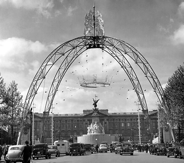 A view from the Mall showing one of the 65ft decorative arches surmounted with the Lion