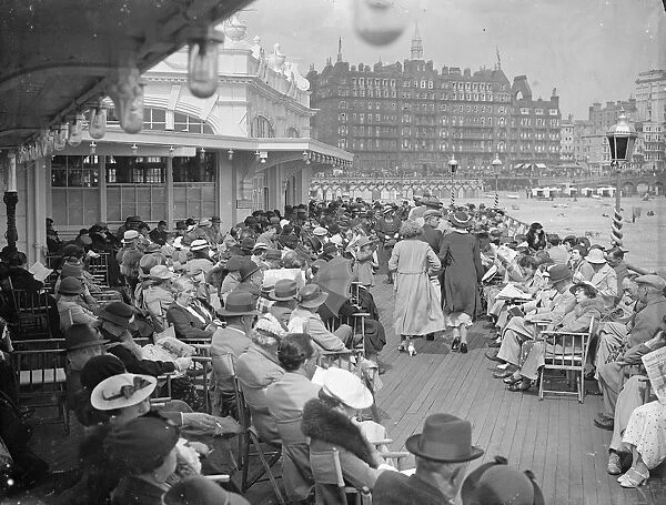Whitsun crowds throng Brighton. Large numbers of Whitsun holidaymakers went in