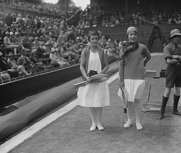Wimbledon lawn tennis championships. Frl Aussem and Miss M V C Chamberlain before their match