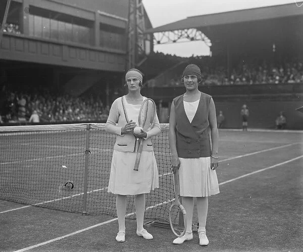 Wimbledon lawn tennis championships. Senorita de Alvarez ( right ) and Mrs Lycett