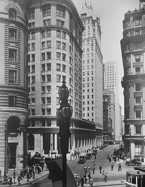 Wonderful San Francisco. Recent view of Montgomery Street, known as the Wall Street of the West
