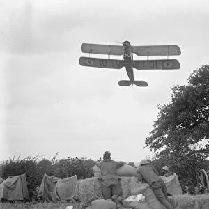 Aeroplanes launch flour bag bombs on troops in great battle of Hogs Back Divisional