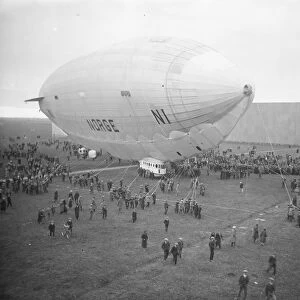 Amundsens airship arrives at Pulham. The arrival of the Norge at Pulham
