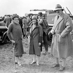 Bar Point to Point at Northaw, Hertfordshire. Mrs Douglas Cory Wright, Mrs Rudolf Levy