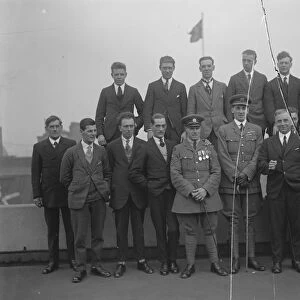 The crew of the R 33 pays a visit to the air ministry 28 April 1925