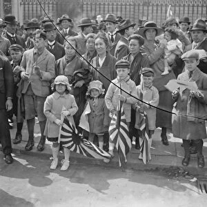 Crown prince of Japan in London Young Japanese children greet their crowned Prince