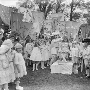 Crowning of May Queen at Hayes Common 2 May 1920