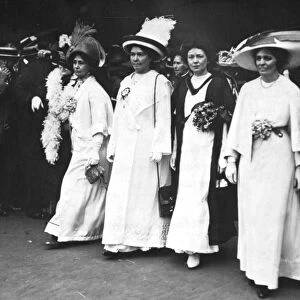 Dame Christabel Pankhurst (1880-1958), daughter of Emmeline Pankhurst, with her mother