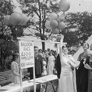 The Dartford Carnival in Kent. The start of the balloon race. 1936