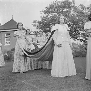 The Dartford Carnival Queen and her attendees. 1939