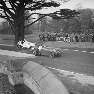 Dodson and Dobson fight for place on the track. 1938