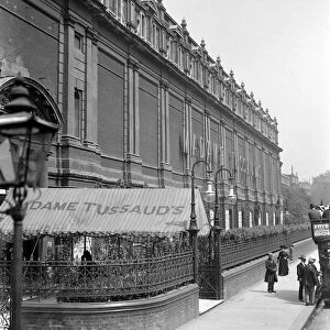 Edwardian London. The entrance to Madame Tussauds waxwork museum on the Marylebone Road