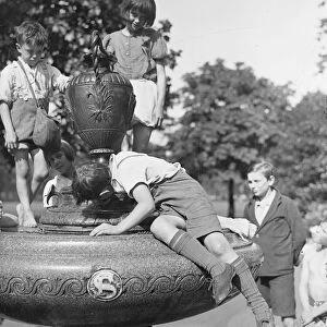 Getting Rid Of A Heat Wave Thirst Photo shows : A fountain in Kennington Park Quenches