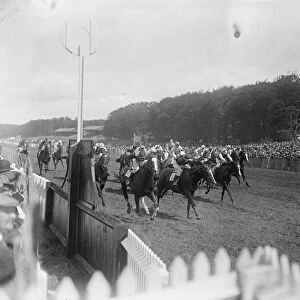 The Goodwood races. Mr Ds Chaveriens Compiler ( Lister up ) winning the