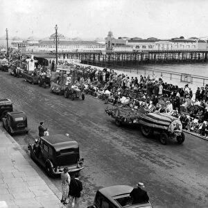 Hastings Front and pier. Crowds out watching the carnival floats. June 1949