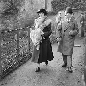 The hay poison case. Mr and Mrs Gilbert Martin arriving at Hay Police Court. 10