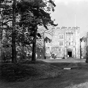 Hever Castle, Edenbridge, Kent, England : residence of Major and the Honourable
