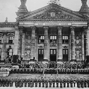 Hindenburg takes the oath WOnderful scenes outside German Reichstag after Field