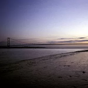 Humber Bridge suspension bridge linking the north and south banks of the River