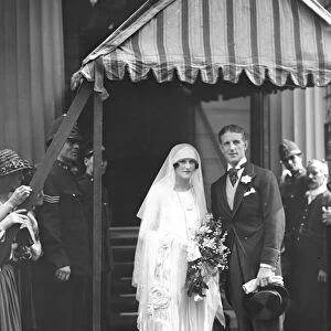 Lady Alexandra Curzon Weds Lady Alexandra Curzon and Major E D Metcalfe were married