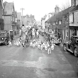 Large meet of the Old Surrey and Burstow Hunt at Edenbridge, Kent. They were moving