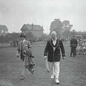 London Mayor of London ( Sir Rowland Blades M. P ) Plays cricket at the new sports